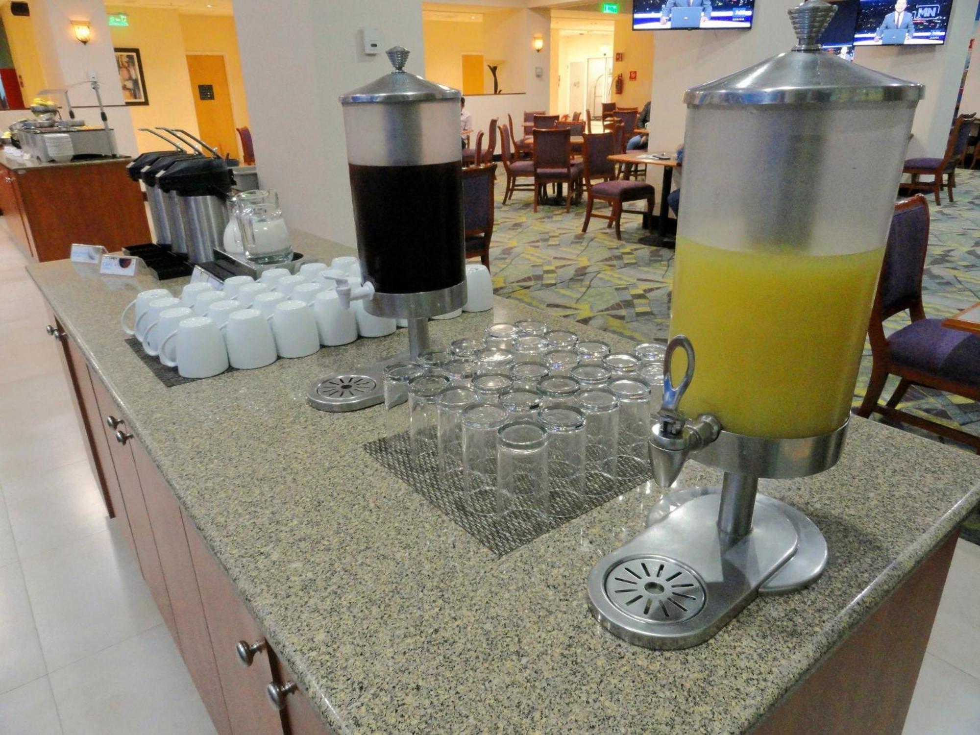 Holiday Inn Express & Suites Toluca Zona Aeropuerto By Ihg Extérieur photo